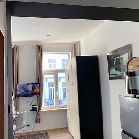 Magnifique Studio Au 2Eme Etage, A Proximite De La Gare Du Midi! Brussel Buitenkant foto